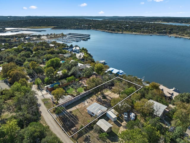 16453 Lake Loop