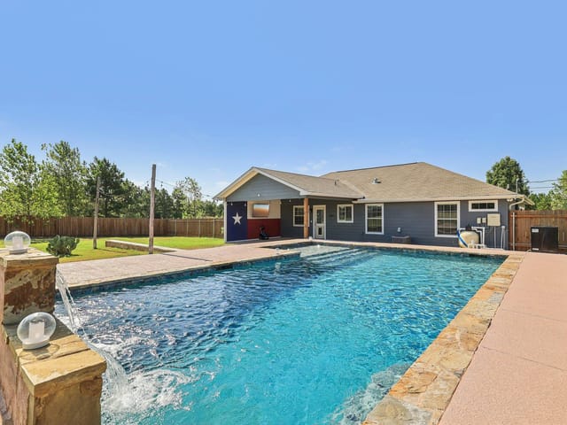 165 Cattlemens DR
