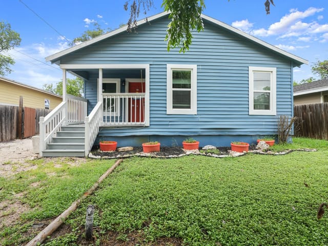 1655 Katy ST