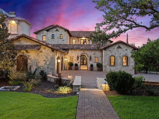 16714 Forest WAY - front exterior - Luxury home in Hudson Bend Colony 01 Resub, Austin, TX