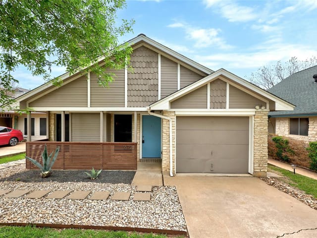 16722 Village Oak Loop