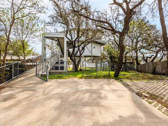 16805 Hurst Creek Cir