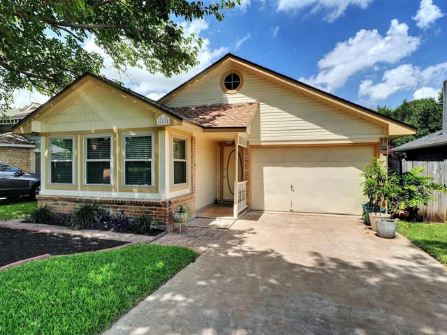 16810 VILLAGE OAK Loop