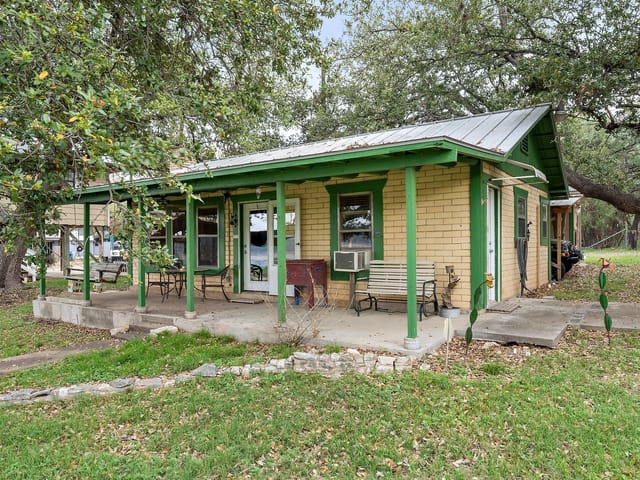1698 Blue Cat Ln