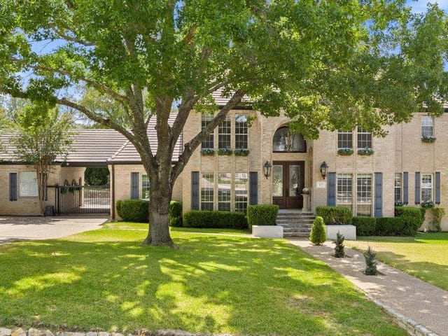 17 Hedgebrook WAY