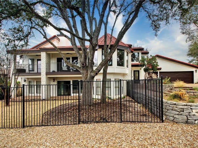17 The Hills Dr