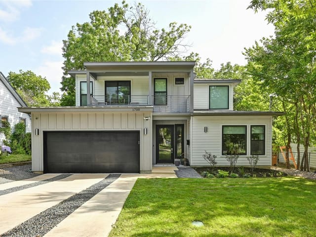 1700 Dywer Ave