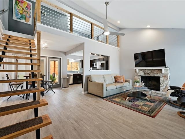 1700 Timberwood Dr