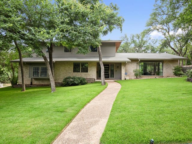 1700 Windoak Dr