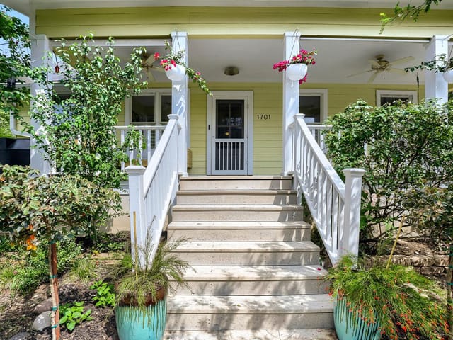 1701 Alameda Dr
