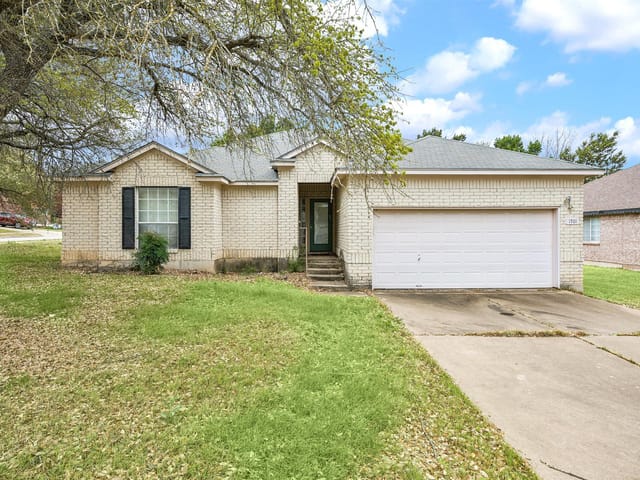 1701 Hillcrest Dr