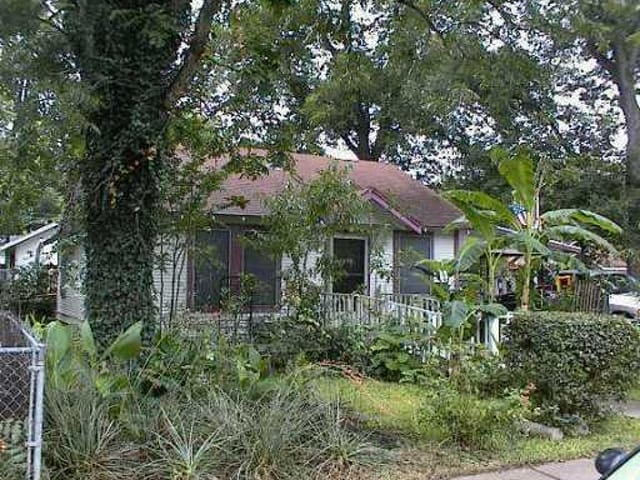 1701 Holly