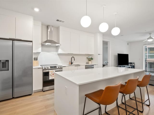 1701 Simond Ave Unit #305