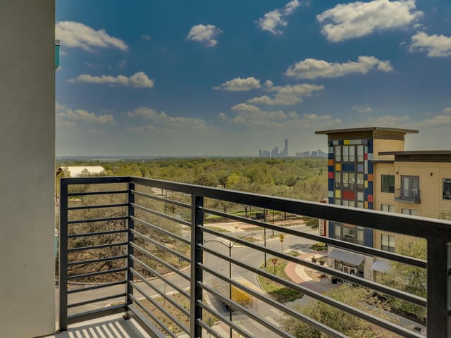 1701 Simond Ave Unit #524