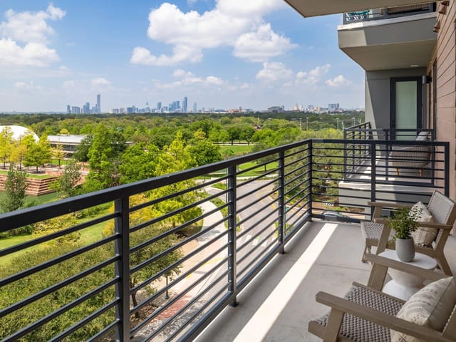 1701 Simond Ave Unit #538