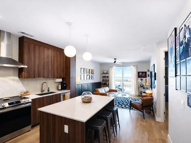 1701 Simond Ave Unit #625
