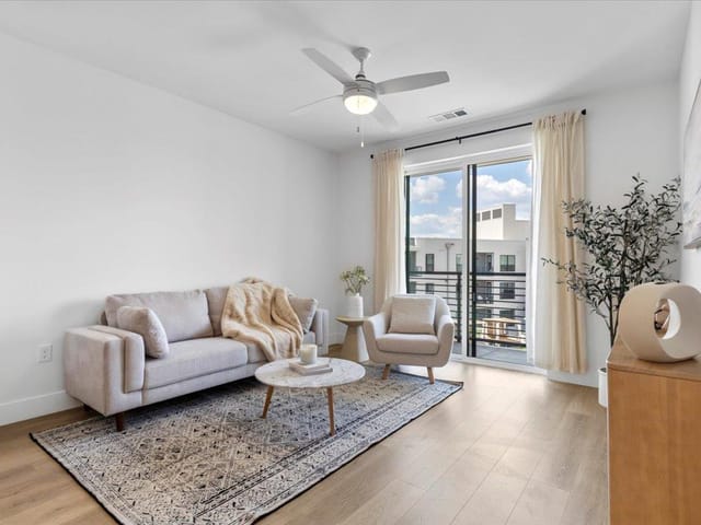 1701 Simond Ave Unit #636