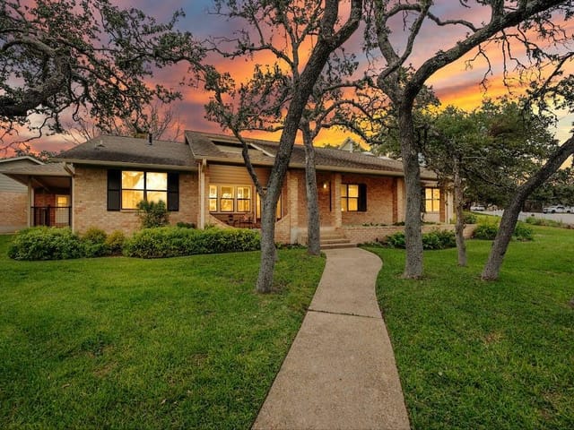 1702 Bay Hill DR