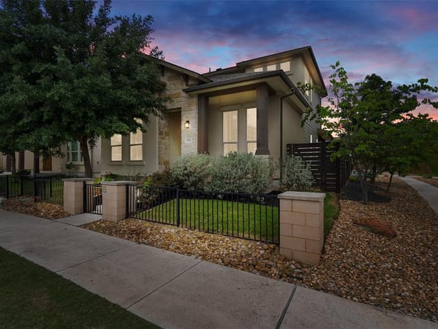 1702 Frontier Valley Dr