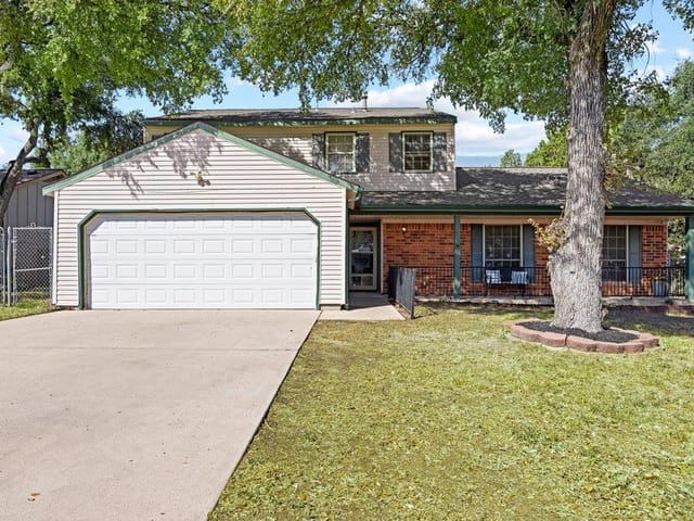 1702 Oakridge DR