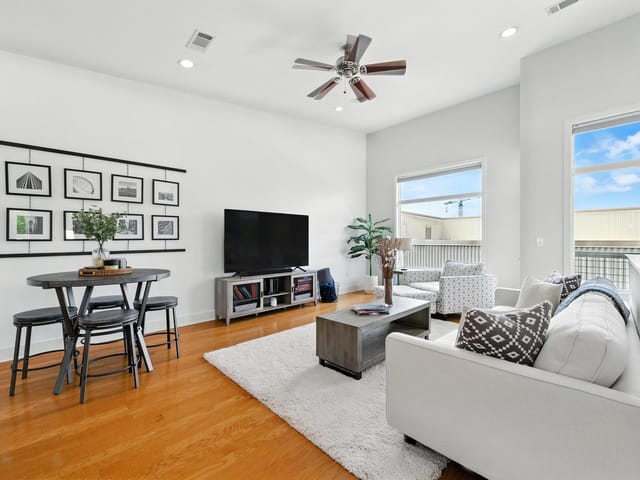1702 S Lamar BLVD Unit #18