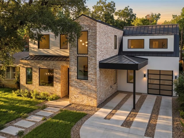 1702 W 30th ST - front exterior - Luxury home in Brykerwoods F, Austin, TX