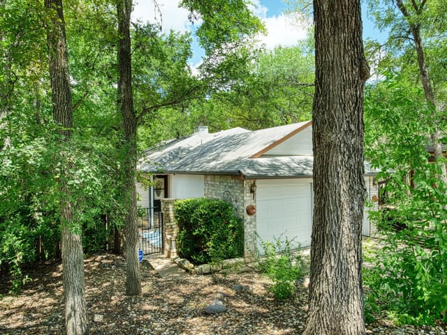 1702 Whitney Way
