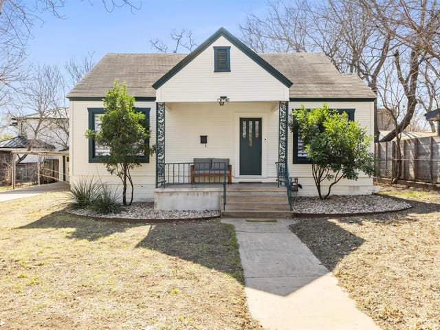 1703 Dywer Ave