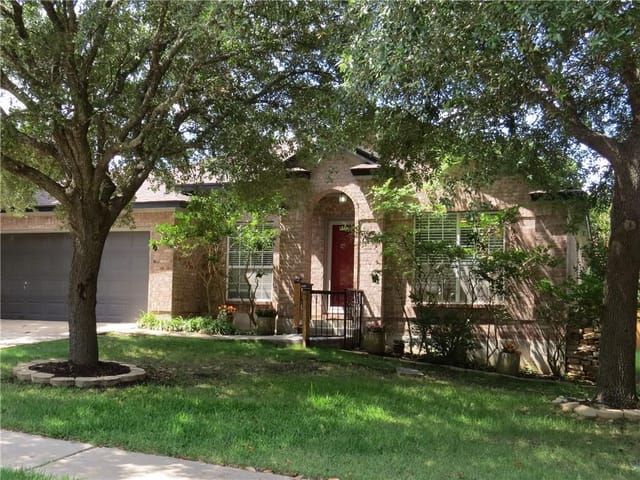 1703 Hillcrest DR