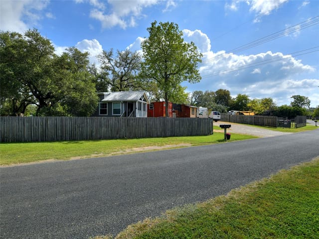 1703 Lancer Ln