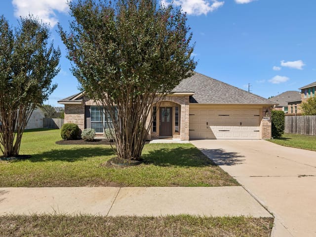 1703 Oakland DR