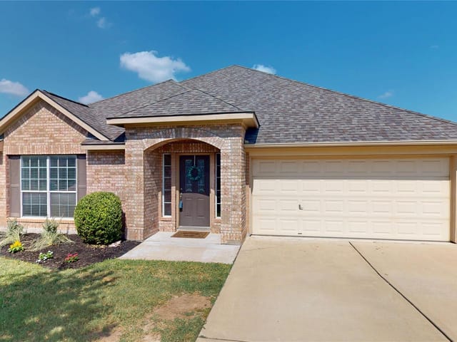 1703  Oakland Dr