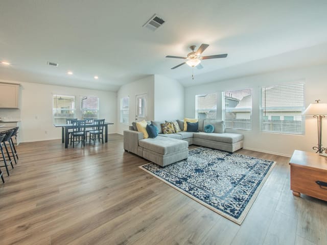 1704 Cobblecrest LN