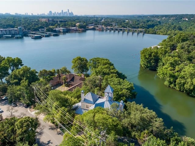 1704 Lake Shore DR