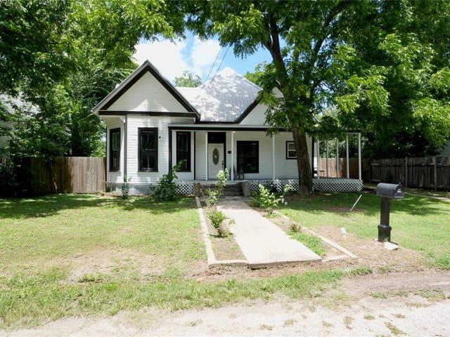 1704 N Houston Ave