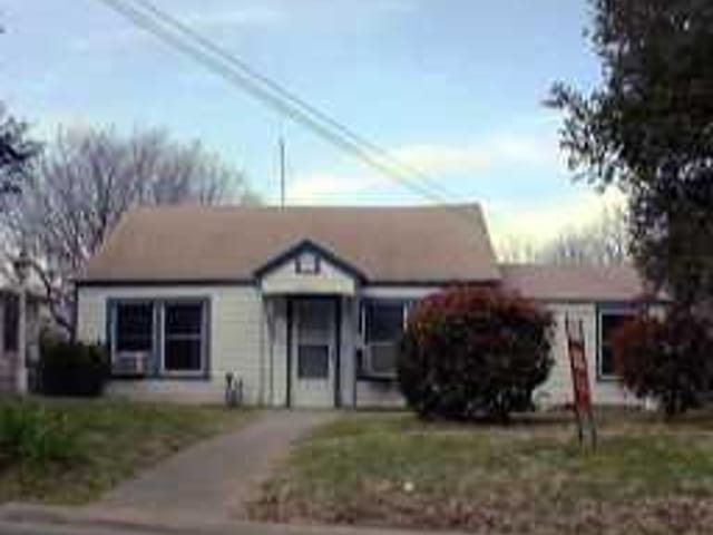 1704 NEWTON St
