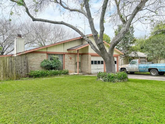 1705 Cricket Hollow Dr