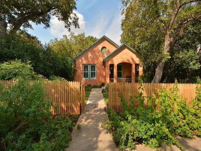 1706 Travis Heights Blvd