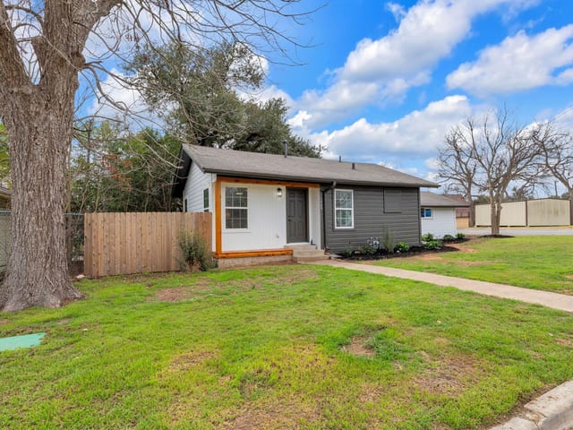 1709 Cecelia St