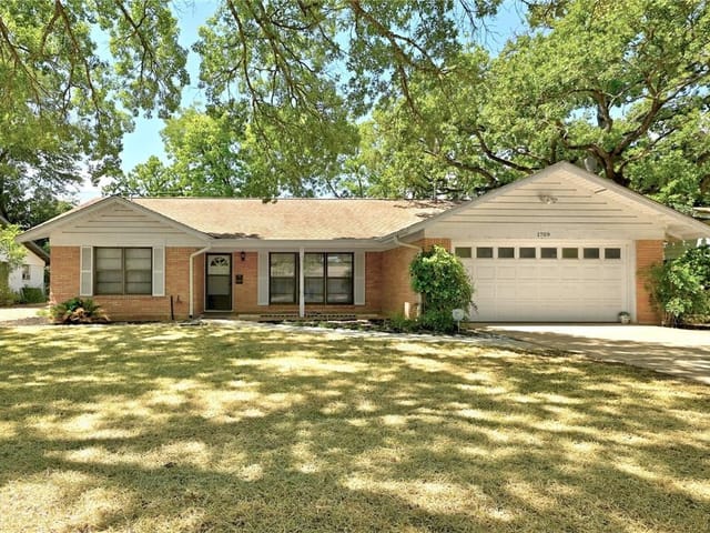 1709 Rogge Ln