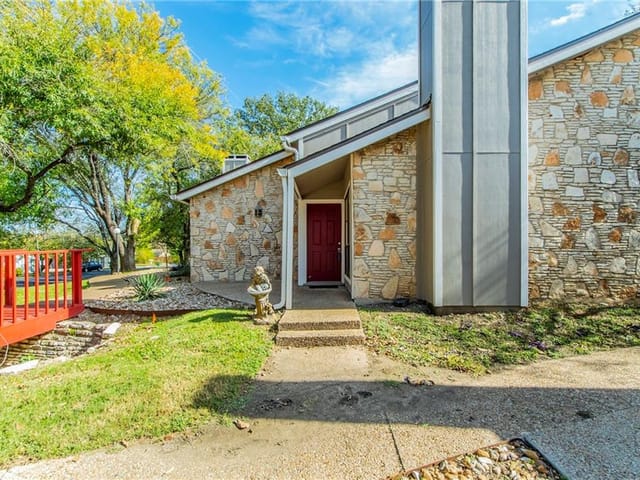 1710 Timberwood Dr