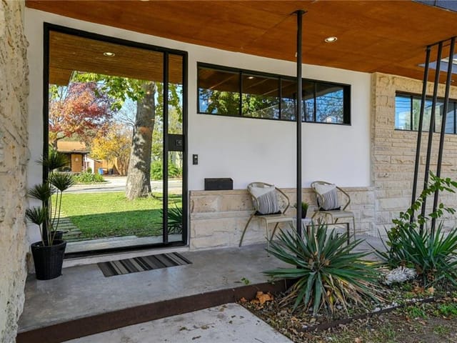 1715 Justin Ln
