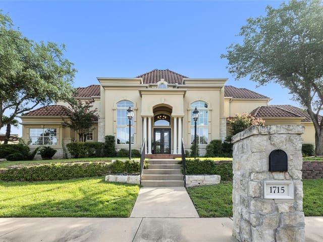 1715 Palisades Pointe Ln