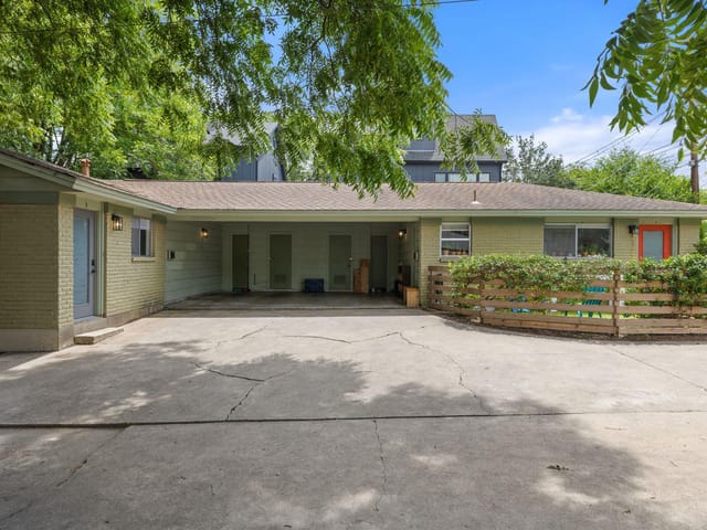 1717 Bluebonnet LN