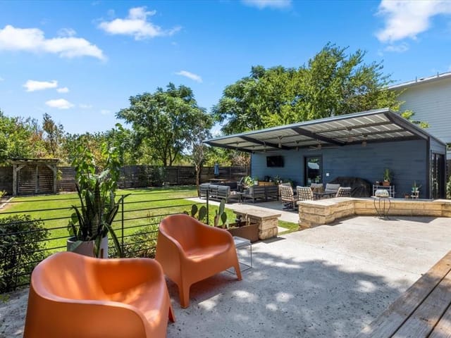 1717 Justin Ln