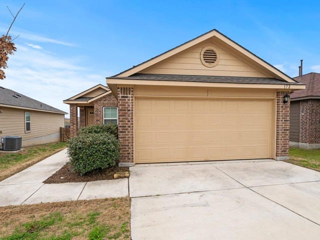 172 Lake Gln