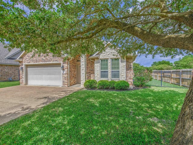 1723 Creekside Cir