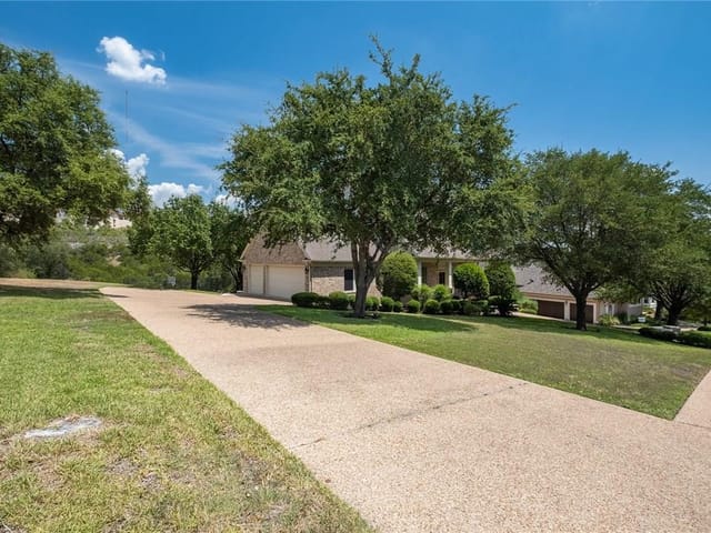 1733 Canonero Dr