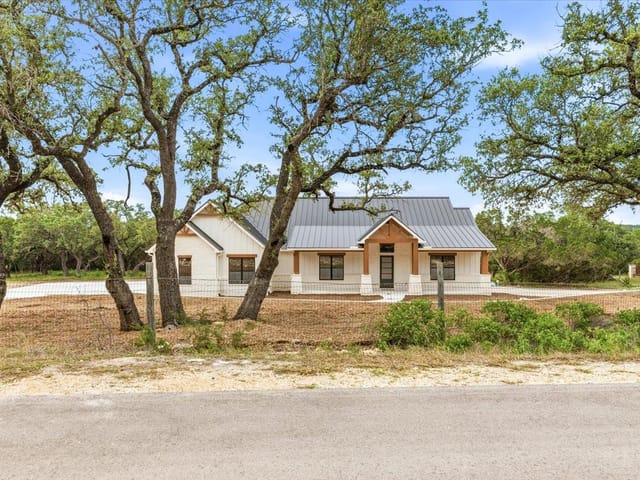 1744 Crossbow DR