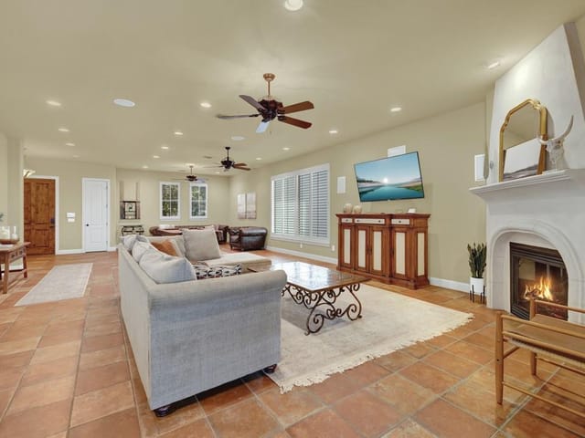 1745 Lakeside DR